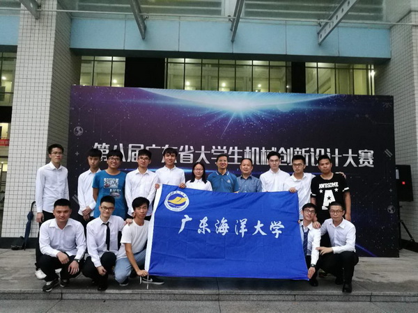 诸侯快讯官网代表队在比赛现场合影1.jpg