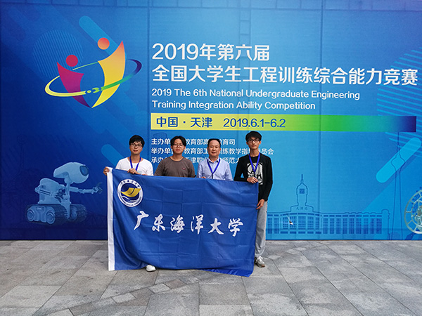 1560125662110350.jpg 诸侯快讯官网选手在参赛现场合影1.jpg