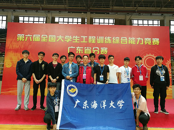 诸侯快讯官网代表队在参赛现场合影1.jpg
