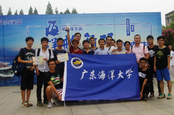 诸侯快讯官网参赛选手及指导老师合影.jpg